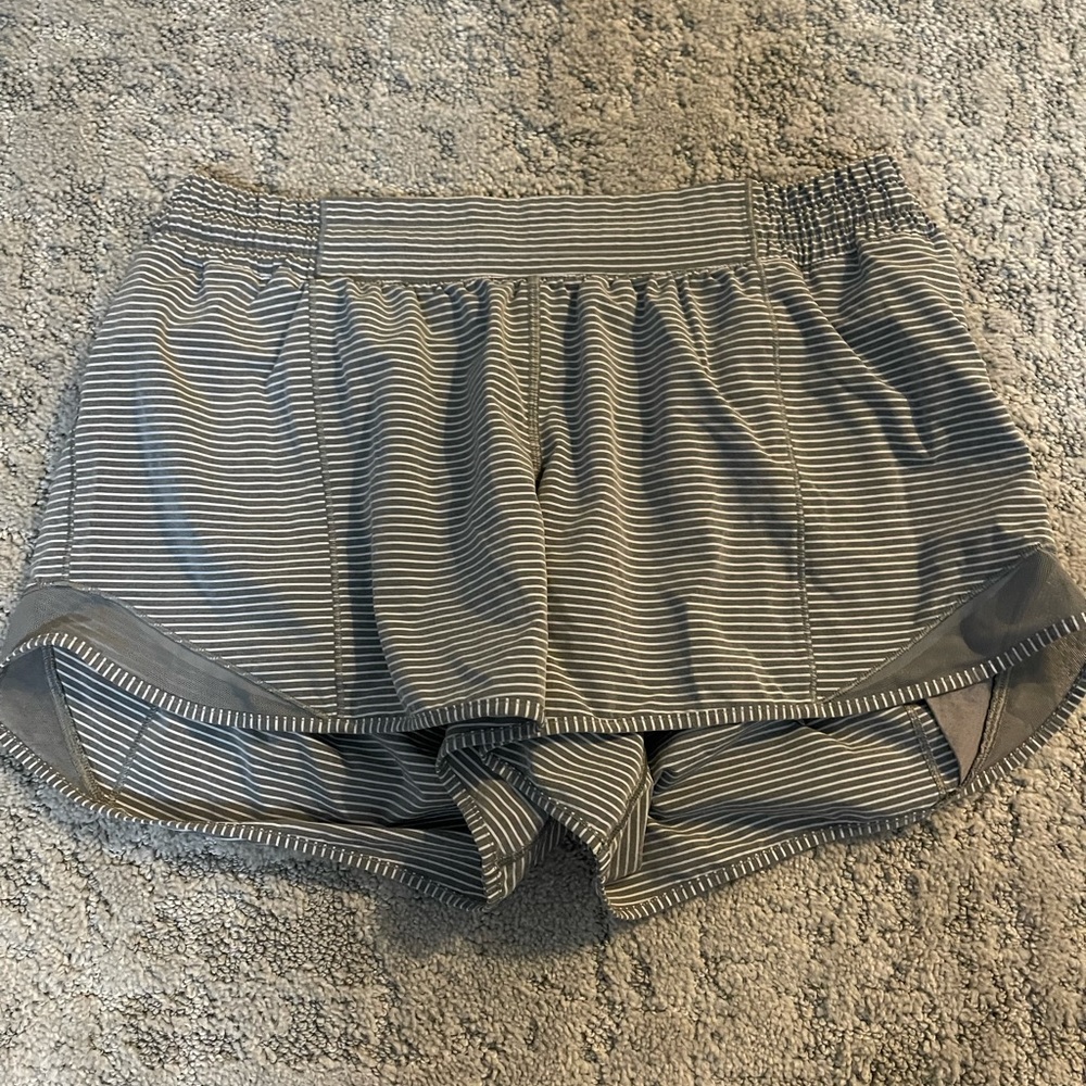 lululemon Hotty Hot Shorts size 12 4”